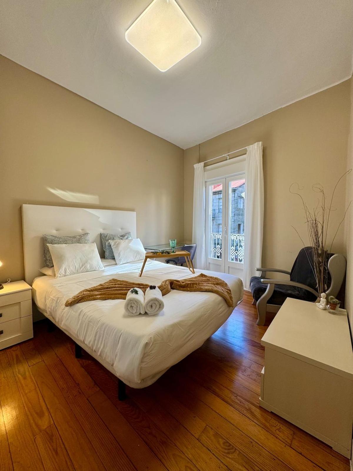Apartamento Centro Peatonal 5 Habitaciones Con Balcon Vigo