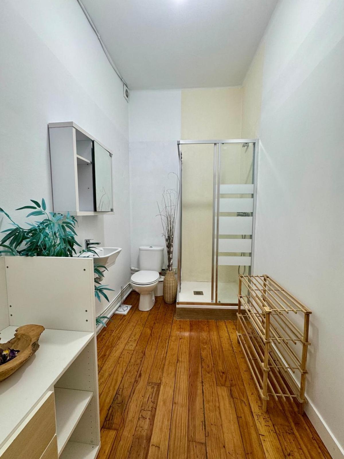 Apartamento Centro Peatonal 5 Habitaciones Con Balcon Vigo