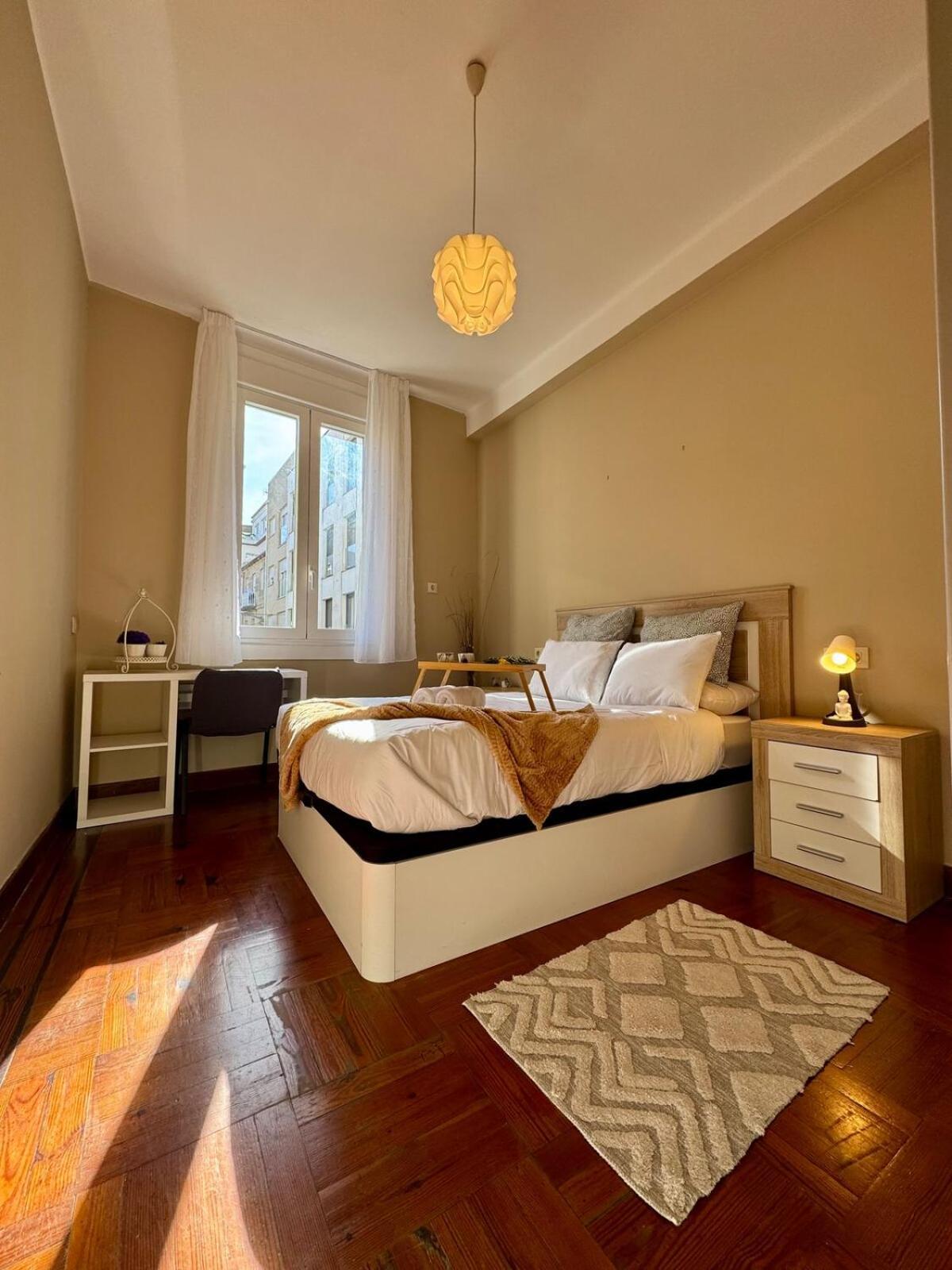 Apartamento Centro Peatonal 5 Habitaciones Con Balcon Vigo