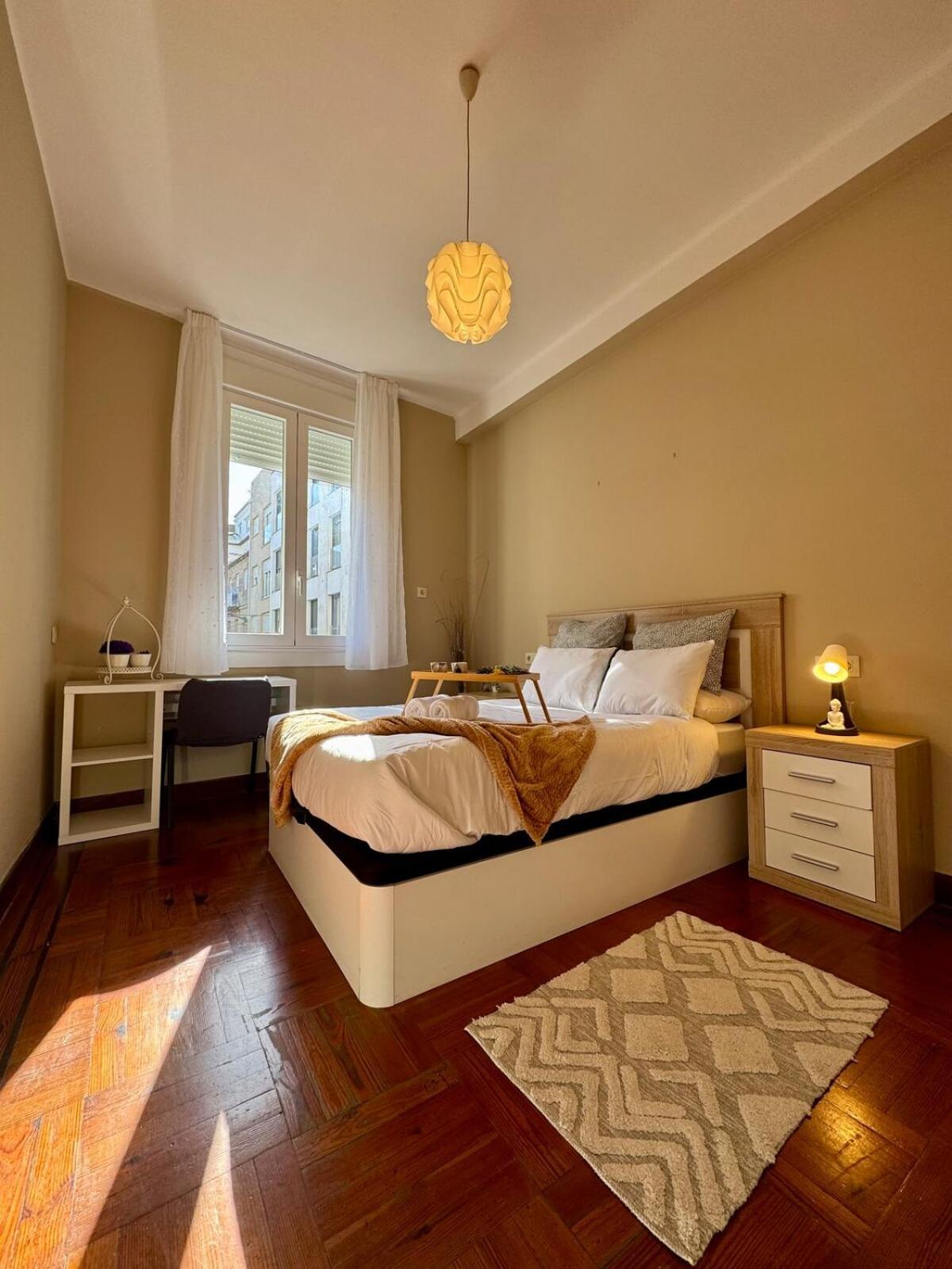 Centro Peatonal 5 Habitaciones Con Balcon Vigo